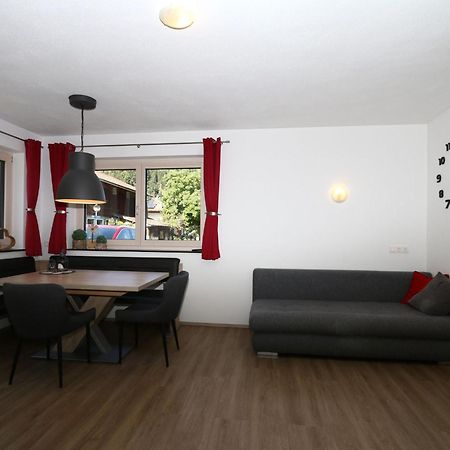 Quiet Holiday Flat Near The Mayrhofen Ski Area シュヴェンダウ エクステリア 写真