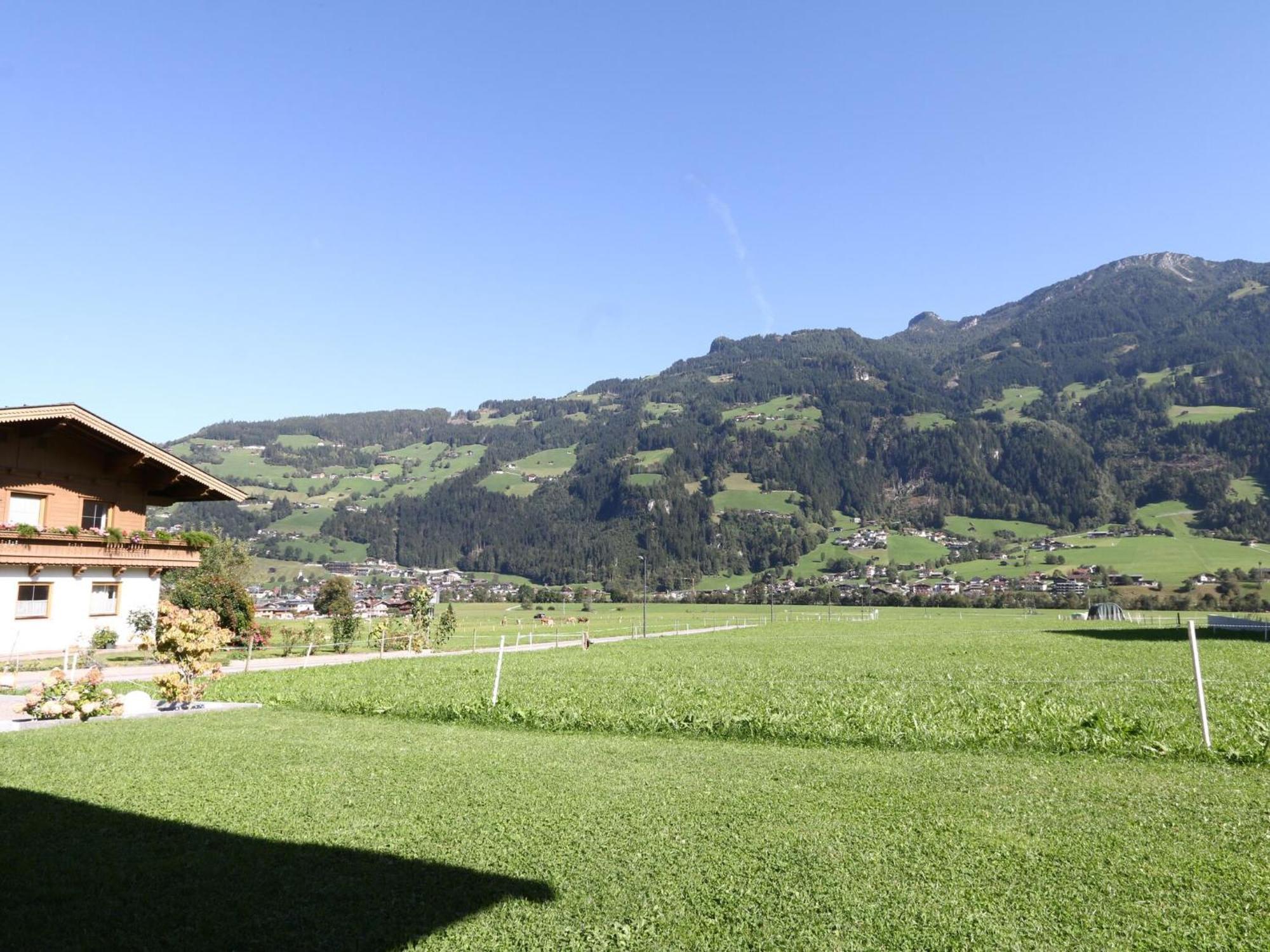 Quiet Holiday Flat Near The Mayrhofen Ski Area シュヴェンダウ エクステリア 写真