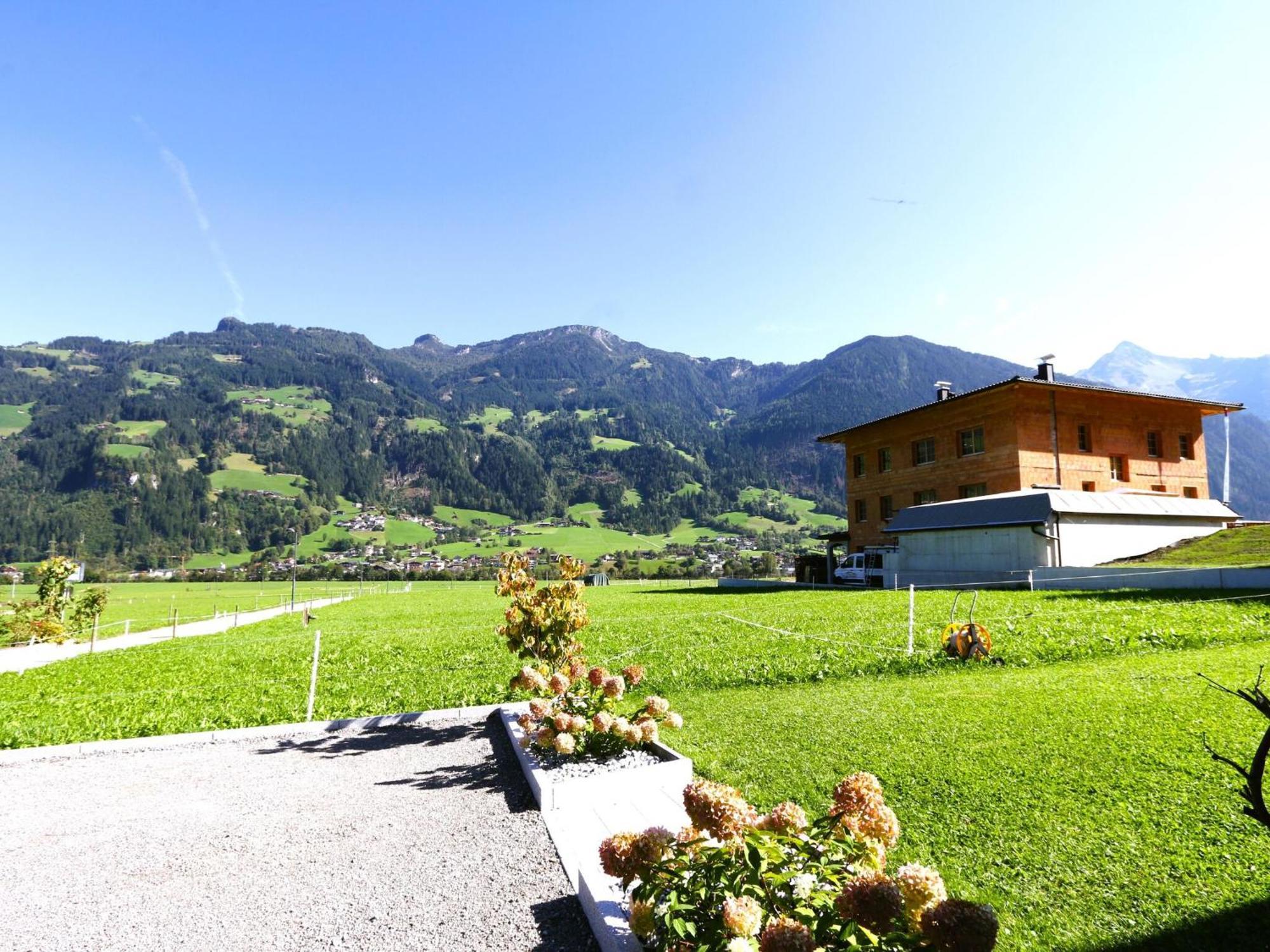 Quiet Holiday Flat Near The Mayrhofen Ski Area シュヴェンダウ エクステリア 写真